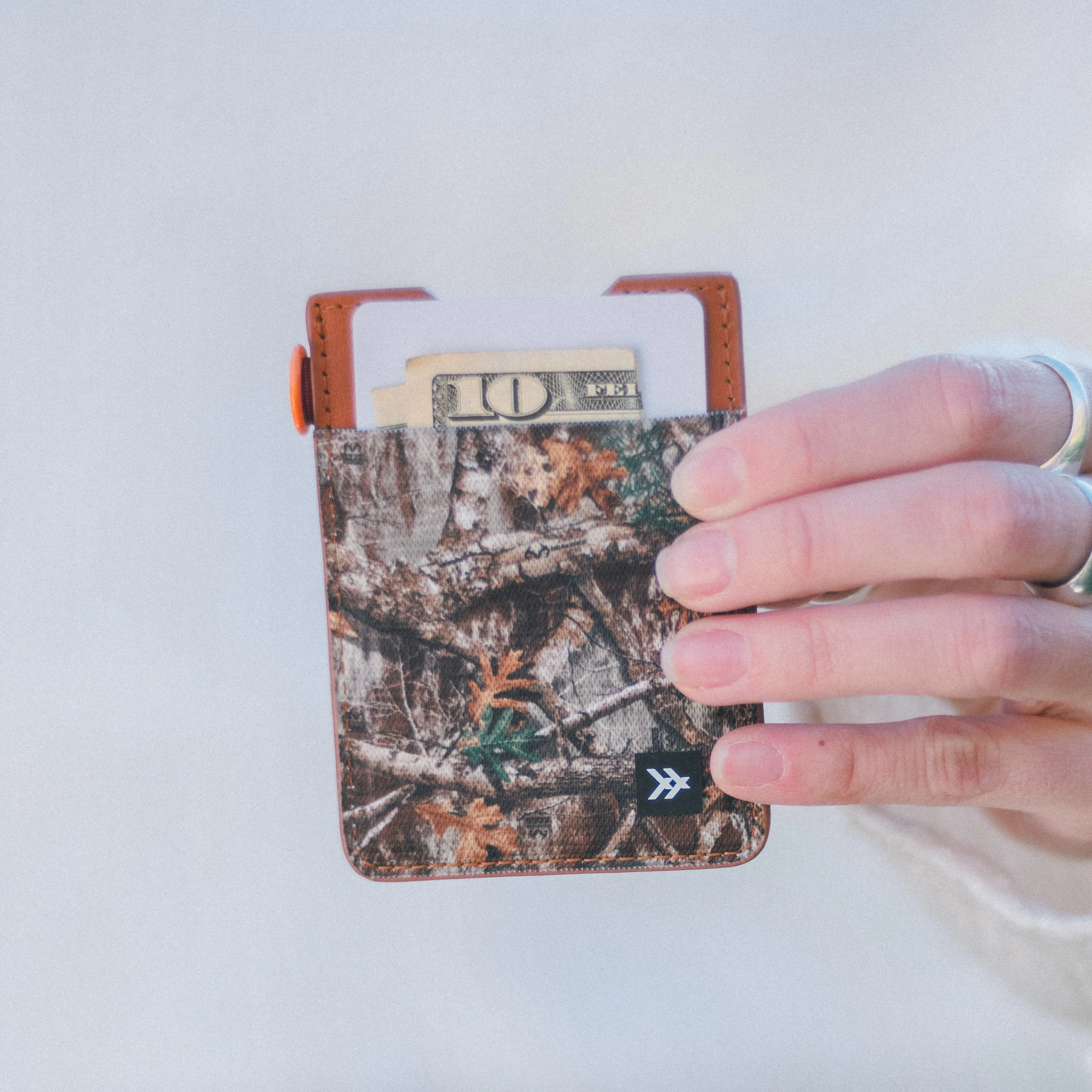Realtree Edge - Vertical Leather Wallet - Image 5
